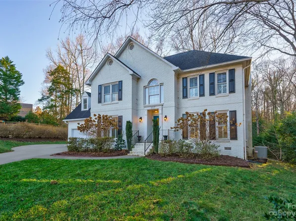 207 Samuel Guilford Ct, Charlotte, NC 28270