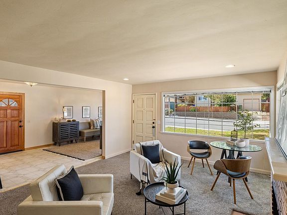 5th image of 662 Oak St