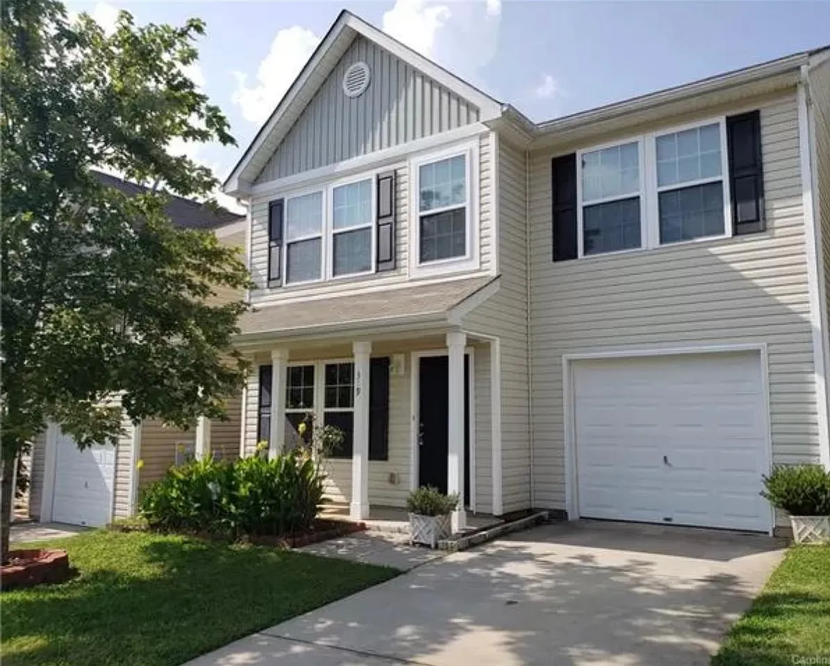 3 bed, 2.5 bath, 2098 sqft, $2,200 — Photo 1