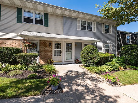 4th image of 10 Harbour Ln #3B