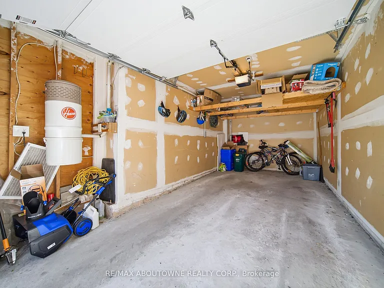 902 Gazley Cir — Photo 34