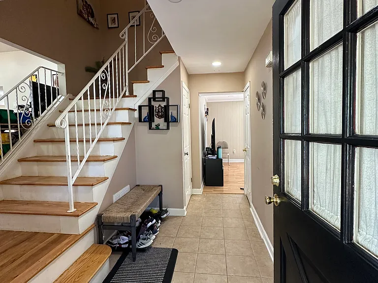 14 Peter Ave — Photo 2