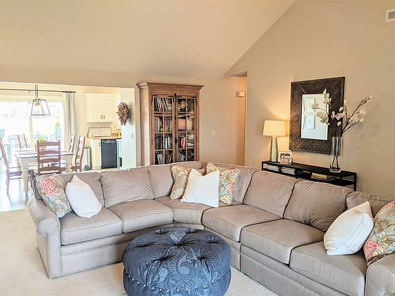 3rd image of 342 Goldenrod Ct