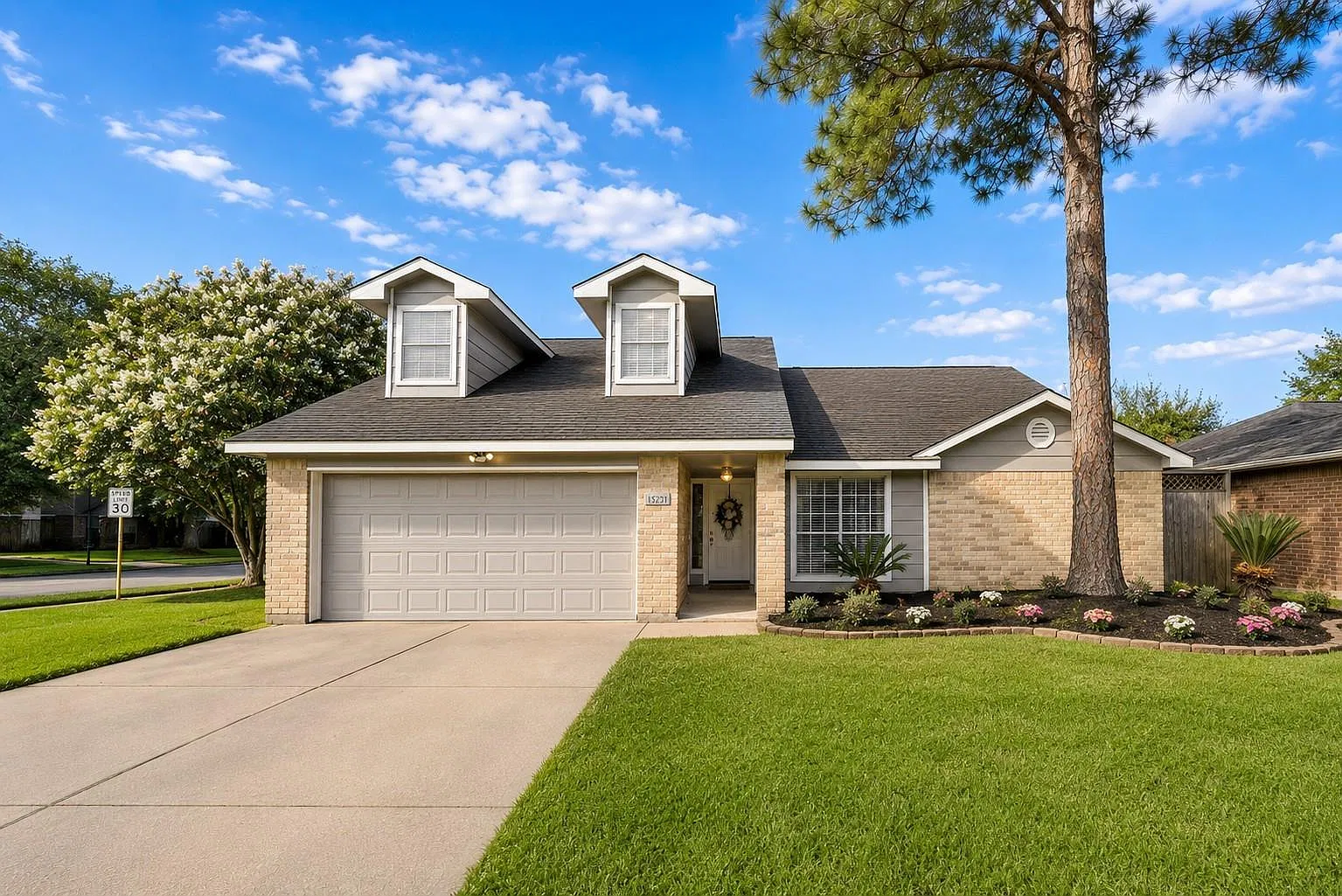 3 bed, 2.0 bath, 2127 sqft, $2,350 — Photo 1