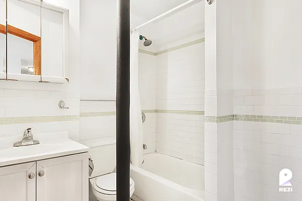 Rented by REZI | media 17