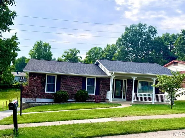 391 Crestbury Dr, Ballwin, MO 63011