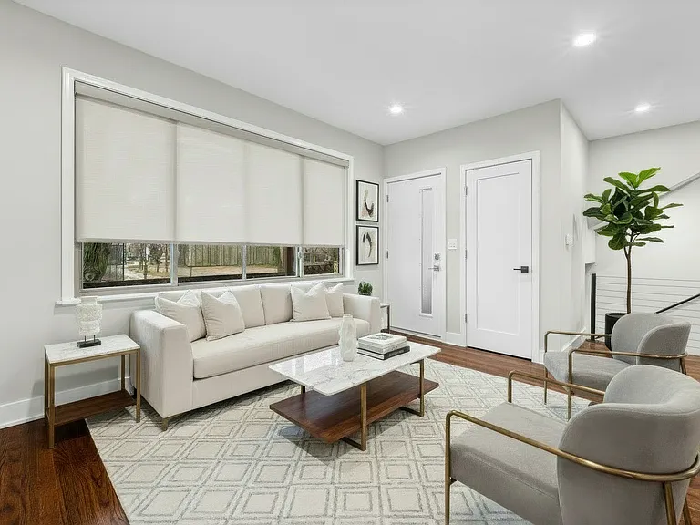 2850 W Henderson St — Photo 2