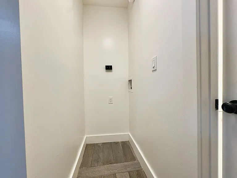 827 30th St — Photo 34