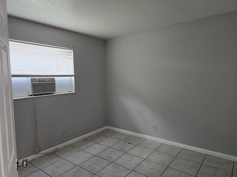 1518 W 20th St #1 — Photo 16