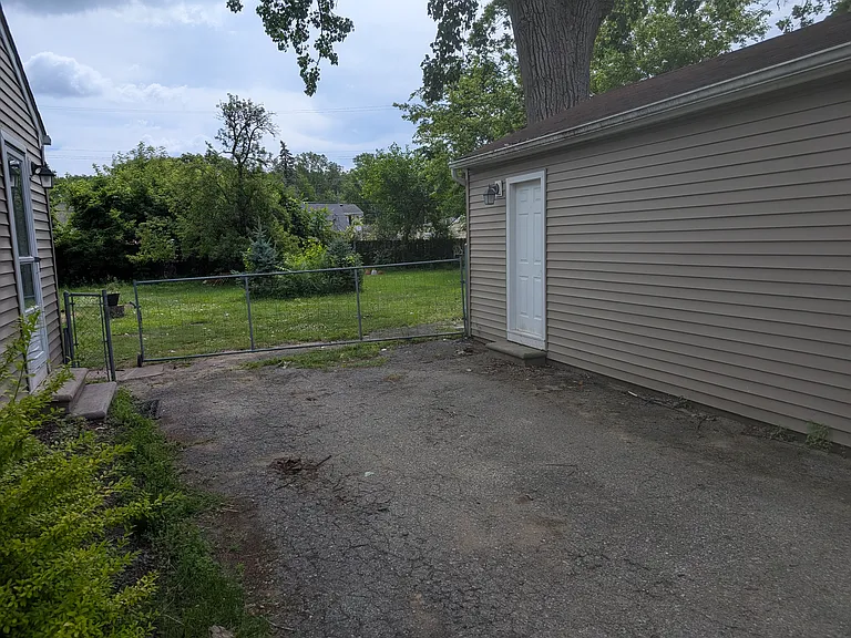 2054 N Berry St — Photo 13