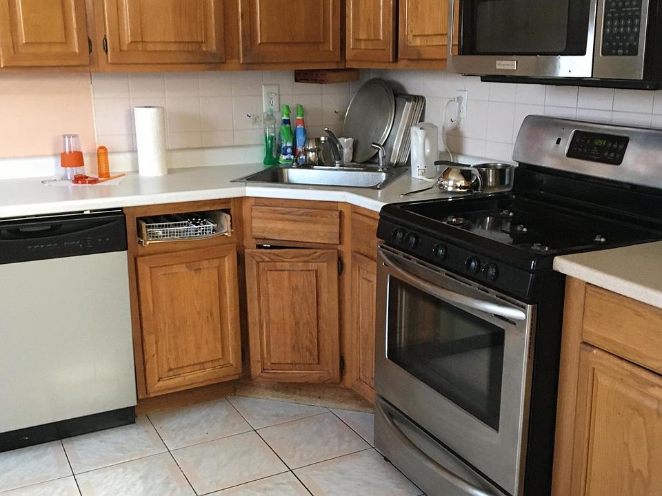 2nd image of 870 Woodgate Ave