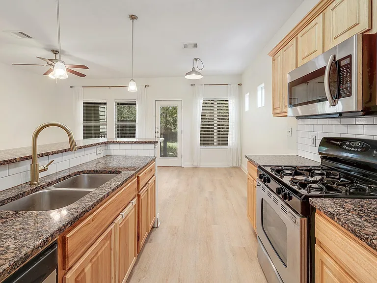 4803 Pecan Springs Rd #B — Photo 12