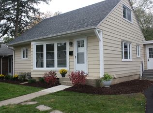 384 S Elizabeth St, Lombard, IL 60148