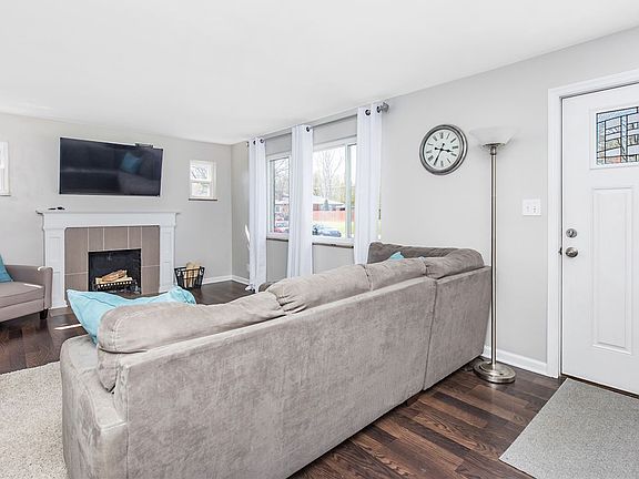 5th image of 8 Meadow Ln