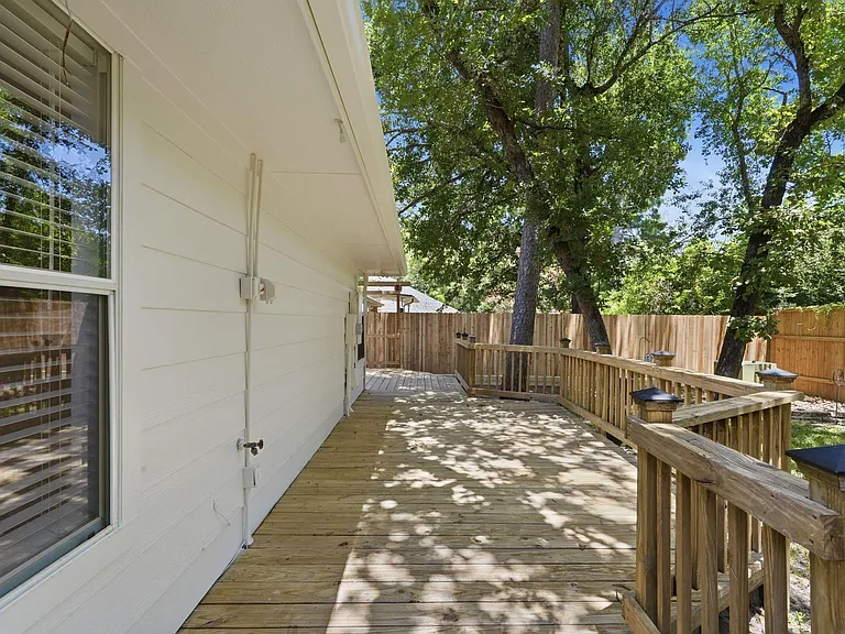 18 Mulberry Glen Pl — Photo 41