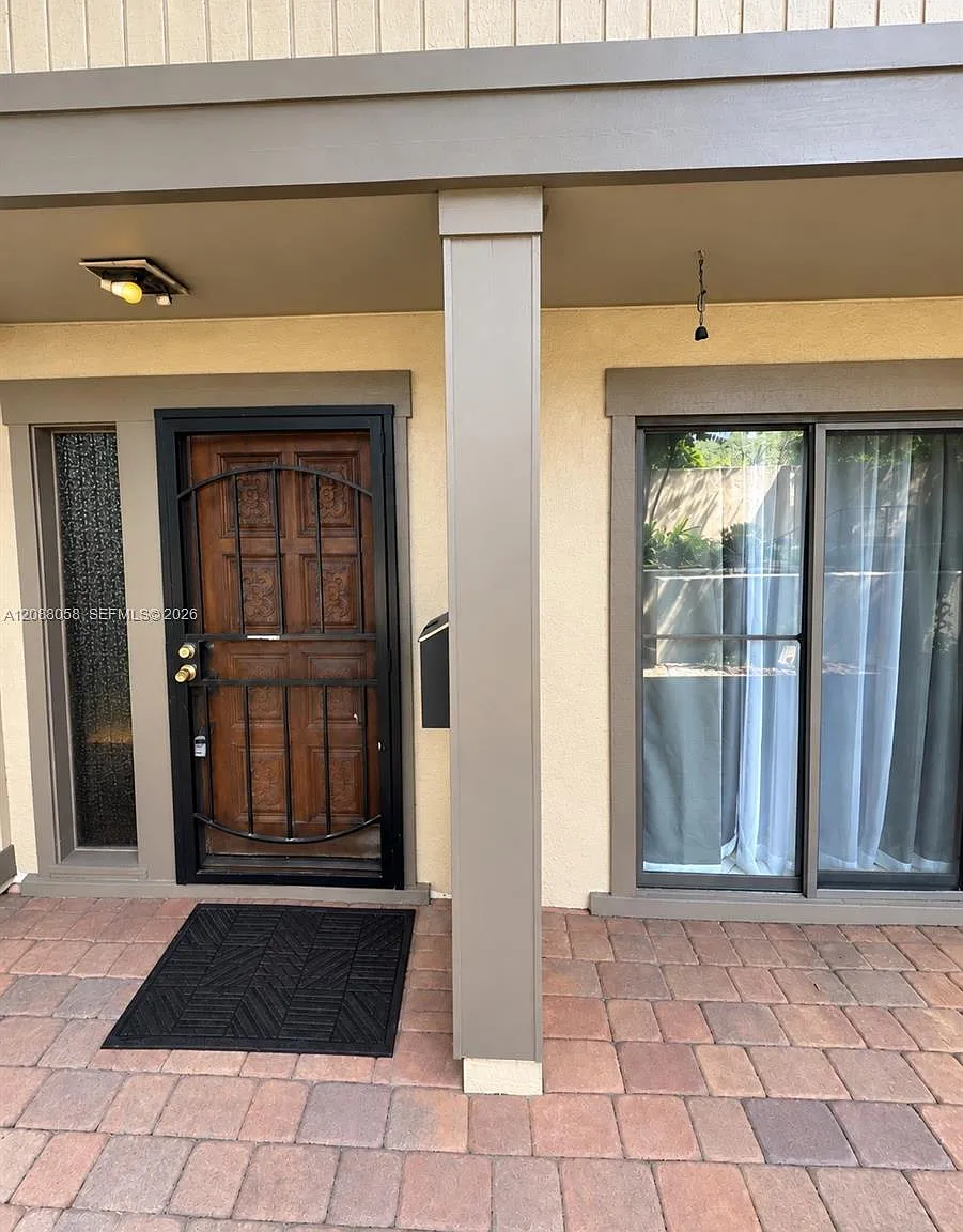Lake Villas Condominium — Photo 1
