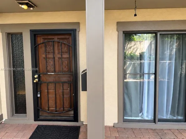 666 Lake Villas Dr, Altamonte Springs, FL 32701