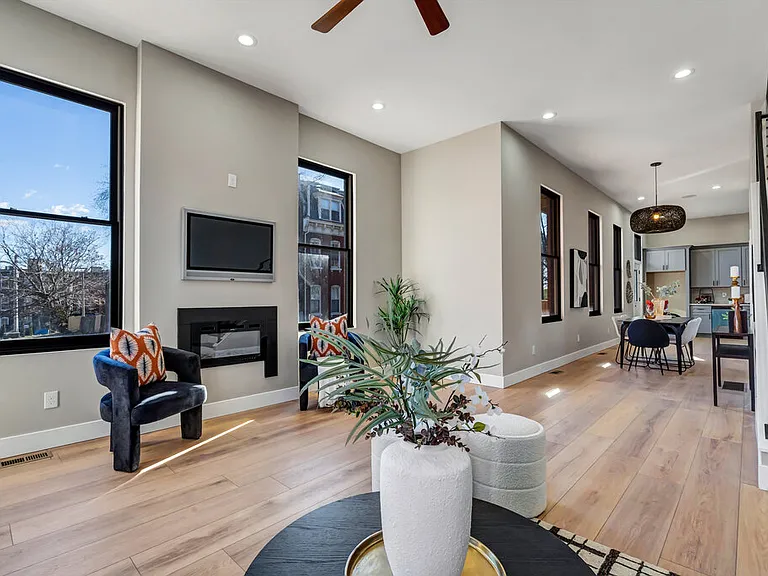 1000 Barton St — Photo 11