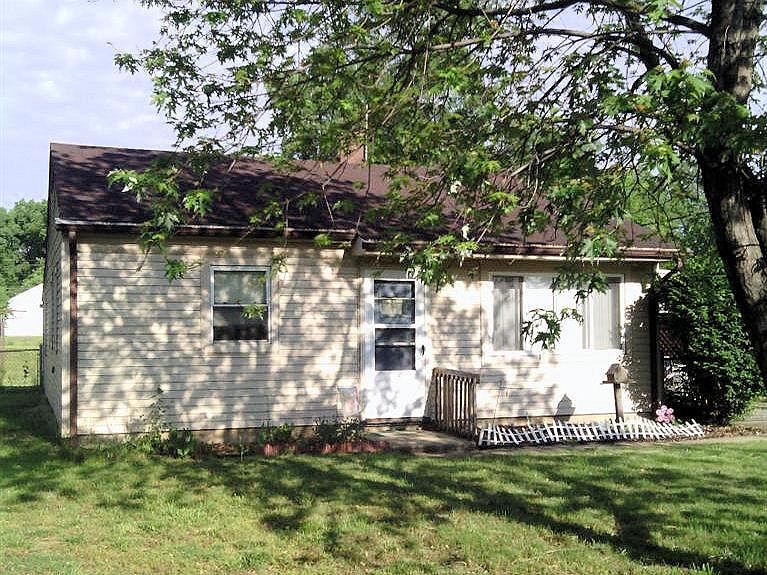 1st image of 3104 Roslyn Dr