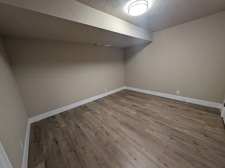 340 E Utopia Ave — Photo 11