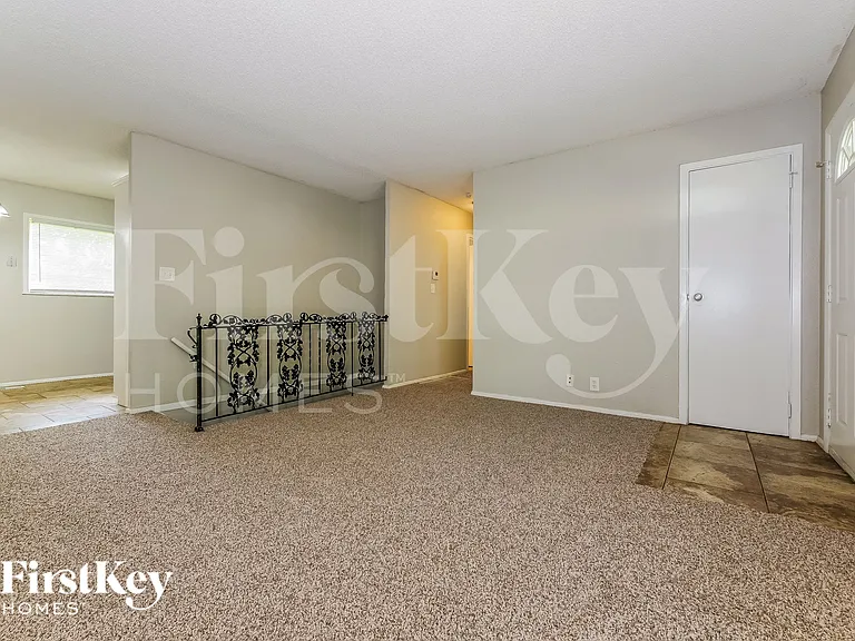 9309 Farley Ave — Photo 4