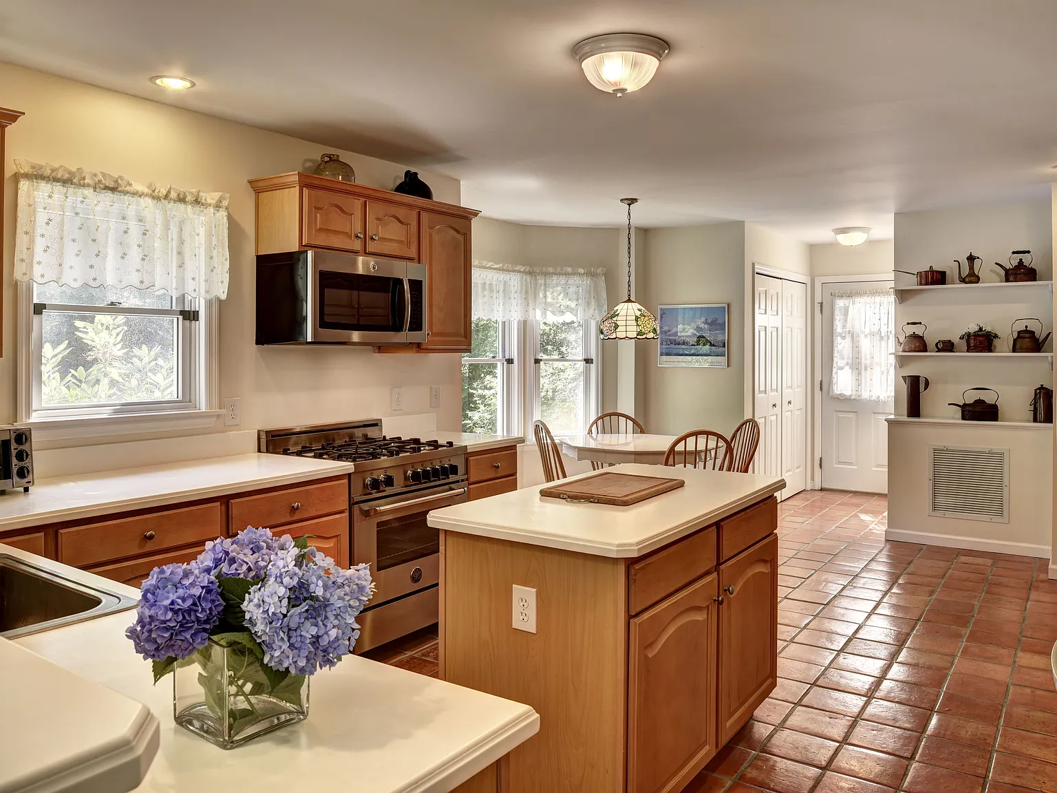 Stunning Cape. Gorgeous Pool/Grounds. Walk to water, sunsets! — Photo 4