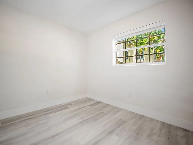 Spacious 3bd / 1ba & 2bd / 1ba Apartment | Prime Miami Location | Near Downtown — Photo 17