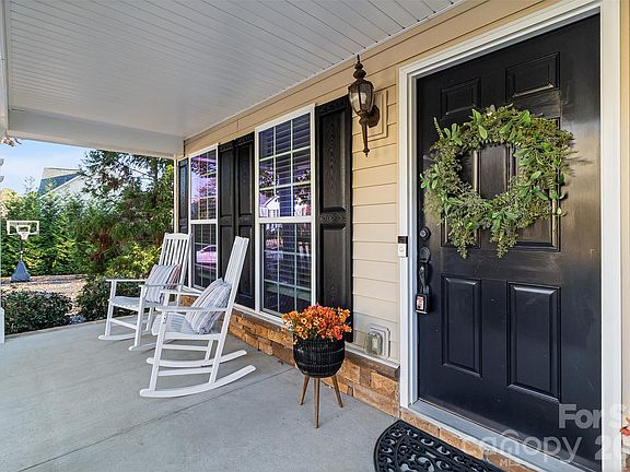 3rd image of 447 Leaf Arbor Ct