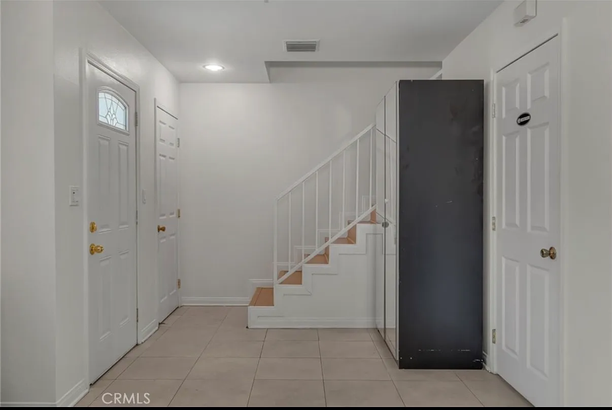3 bed, 1130 sqft, $1,000 — Photo 1
