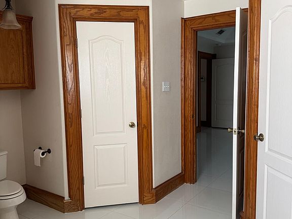 3rd image of 3403 Mockingbird Ave