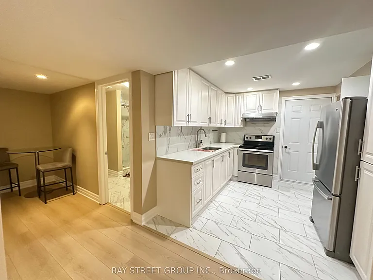 118 Fairglen Ave — Photo 31