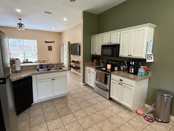 5th image of 147 NW Lakeside Ct