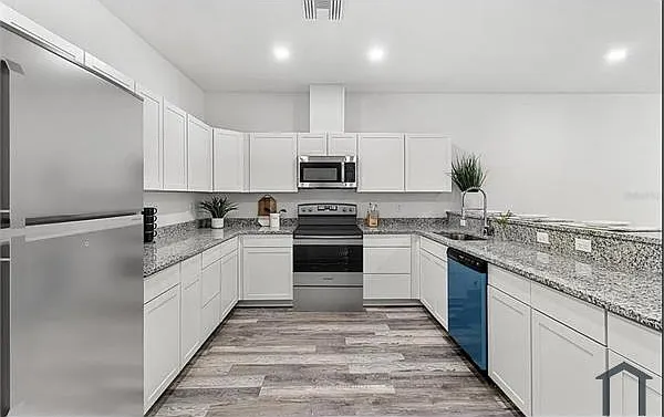 4 bed, 1800 sqft, $2,400 — Photo 2