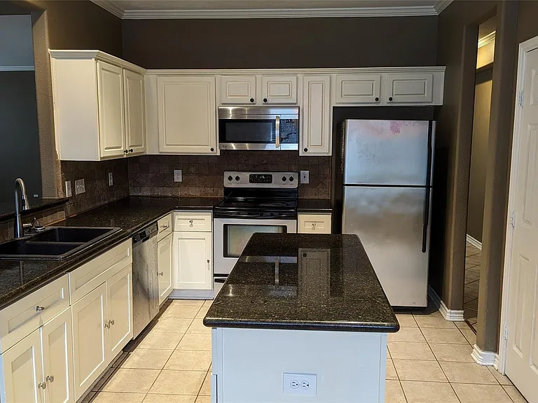 5602 Walkabout Way — Photo 10