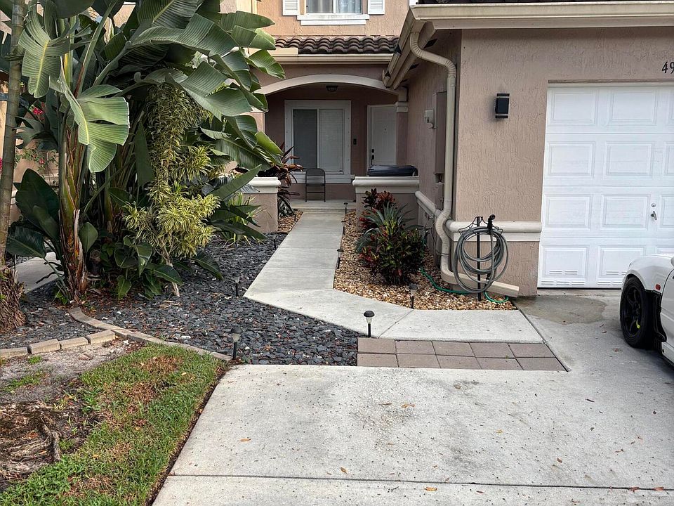 1st image of 4915 Pinemore Ln
