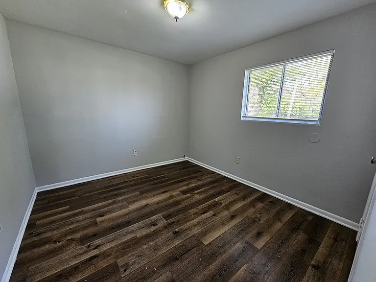 2404 Velma Ave — Photo 8