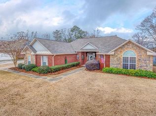 96 Maribeth Loop, Deatsville, AL 36022