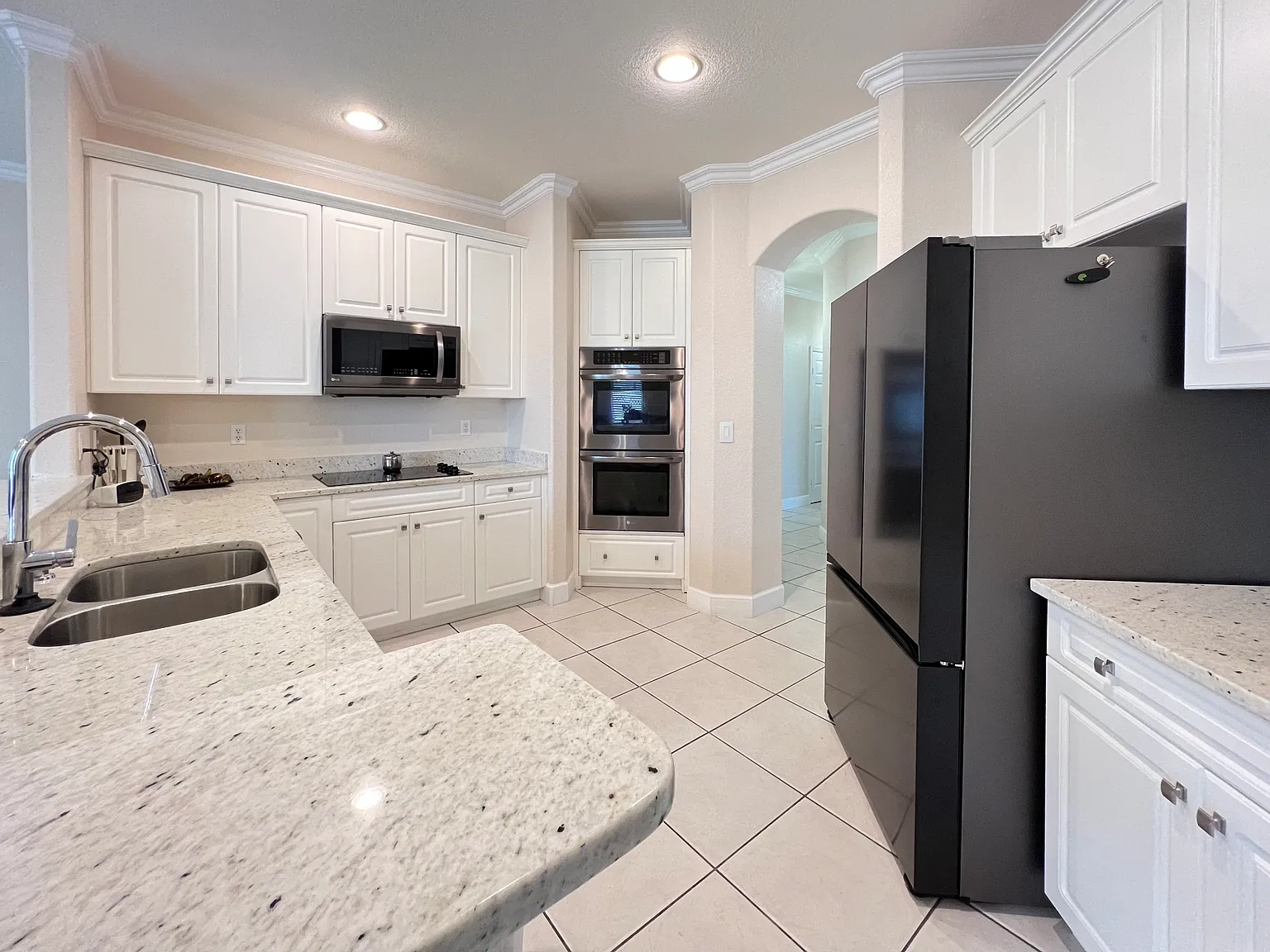 4 bed, 2402 sqft, $775 — Photo 3