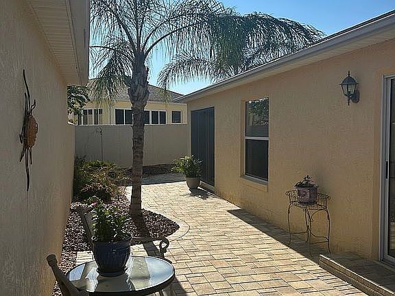 Lovely Side Yard