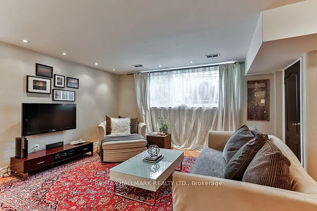 25 Love Cres #LOWER — Photo 2