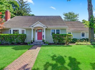 32 Broadway, Greenlawn, NY 11740