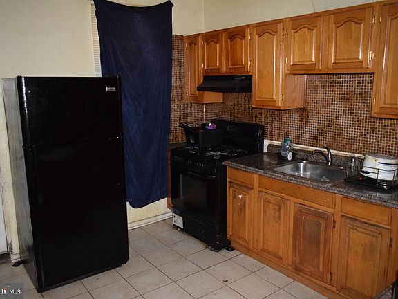 2nd image of 1726 Appleton St