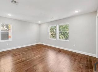 792 S 18th St #1, Newark, NJ 07103
