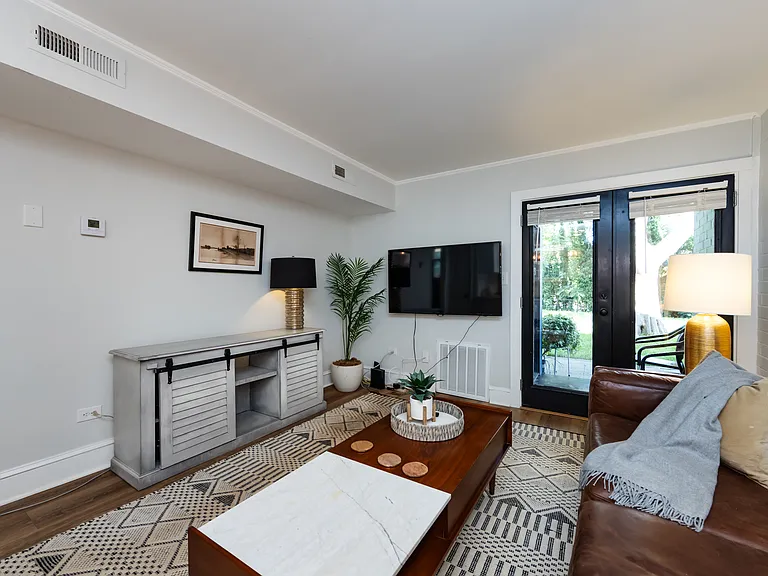 2323 Beacon St #14 — Photo 8