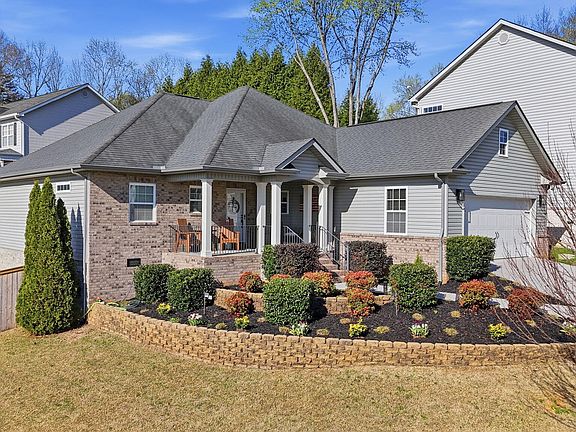 2nd image of 1125 Maples Glen Ln