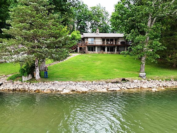 2nd image of 129 Iroquois Dr