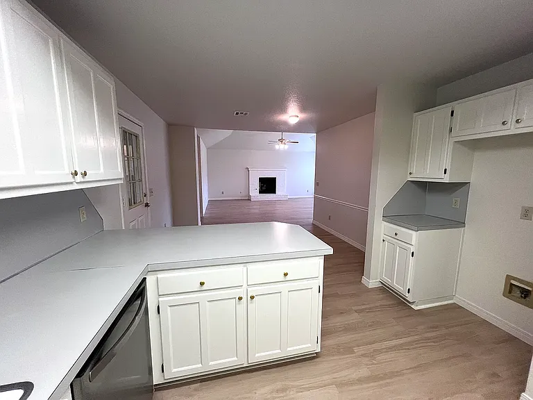 11102 S Nandina Ave — Photo 7