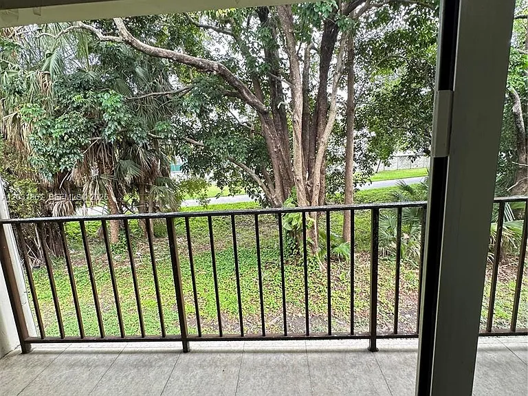 9250 Fontainebleau Blvd #202 — Photo 7