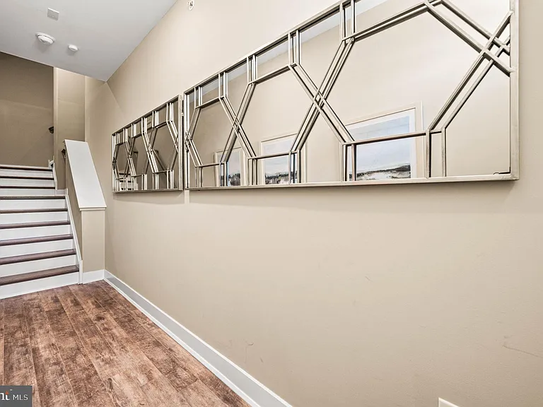 136 Alexandria St #B — Photo 3