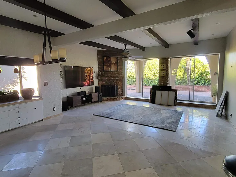 1542 E Solano Dr — Photo 4